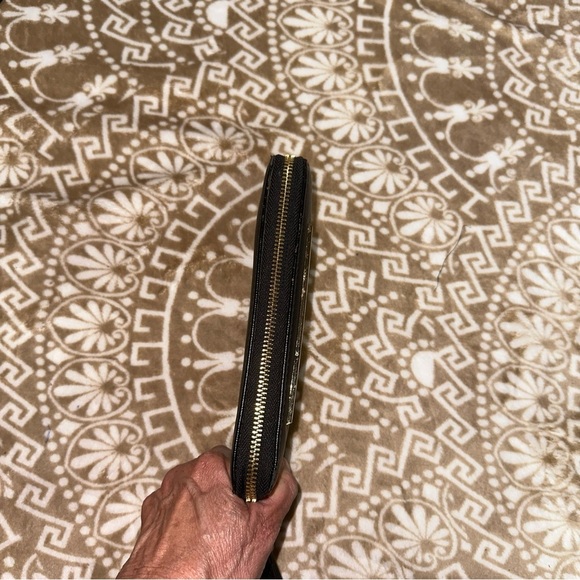 Steve Madden Zippy Black Zip Around Organizer Wallet - Picture 9 of 9